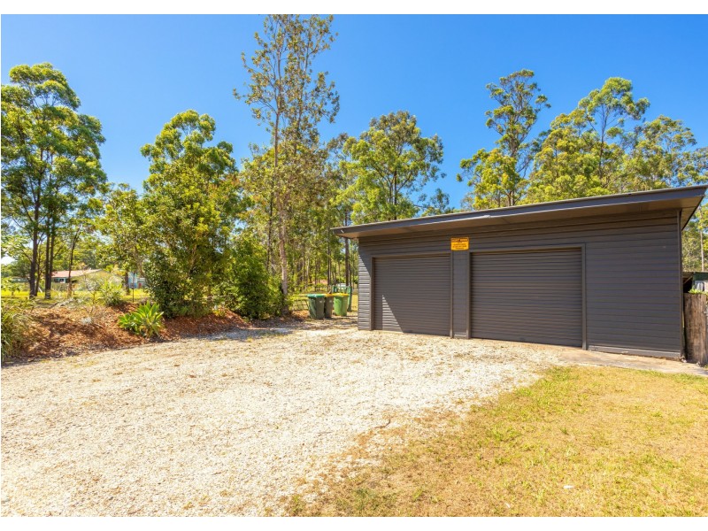 882 Old Bar Road, Old Bar NSW 2430