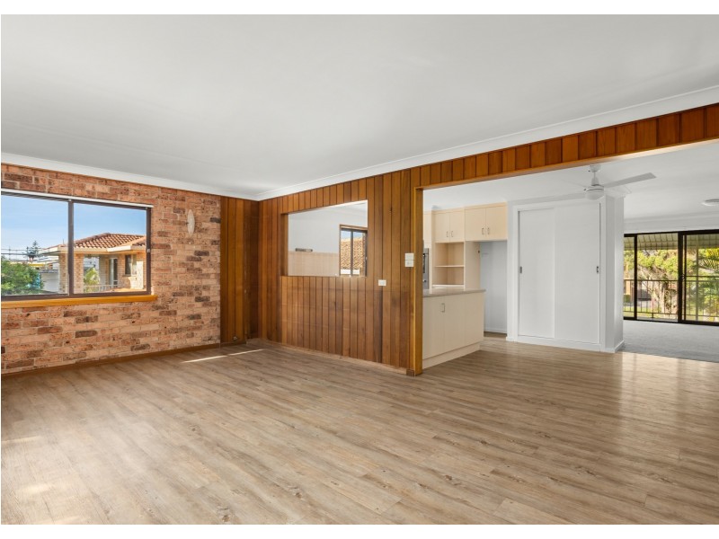 17 Old Bar Road, Old Bar NSW 2430