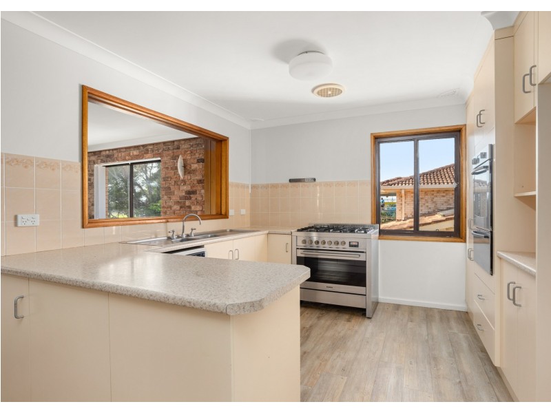 17 Old Bar Road, Old Bar NSW 2430