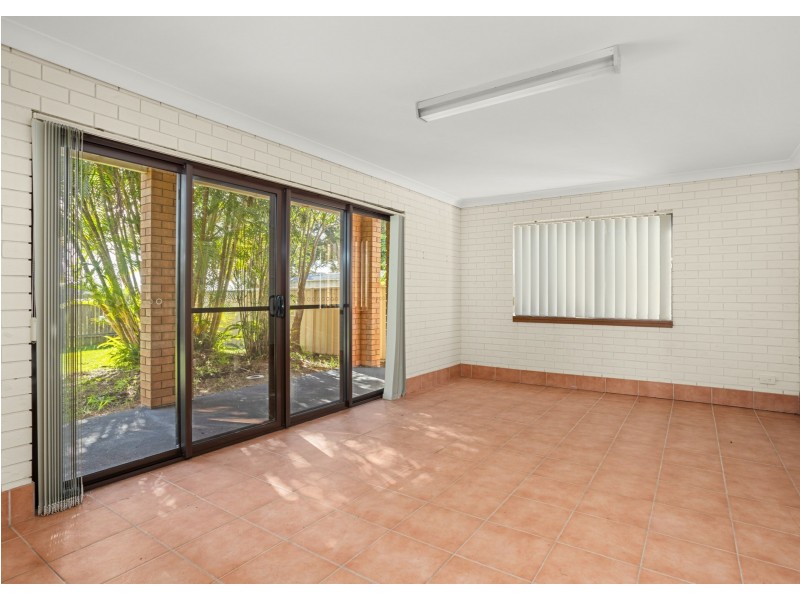 17 Old Bar Road, Old Bar NSW 2430