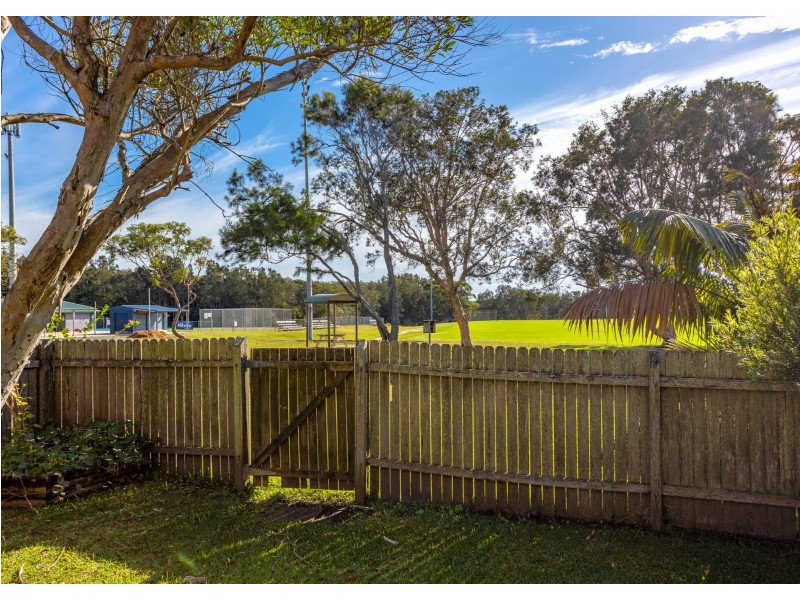 17 Old Bar Road, Old Bar NSW 2430
