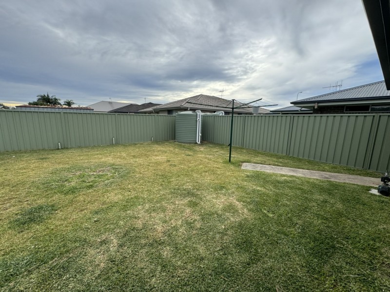 84 Albatross Way, Old Bar NSW 2430
