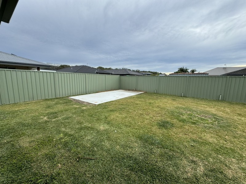 84 Albatross Way, Old Bar NSW 2430