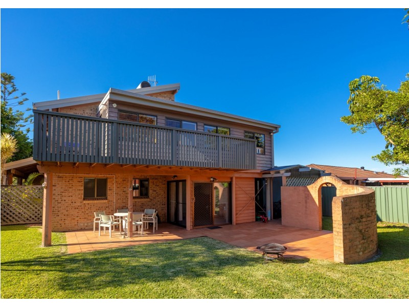 69 Waterman Street, Old Bar NSW 2430