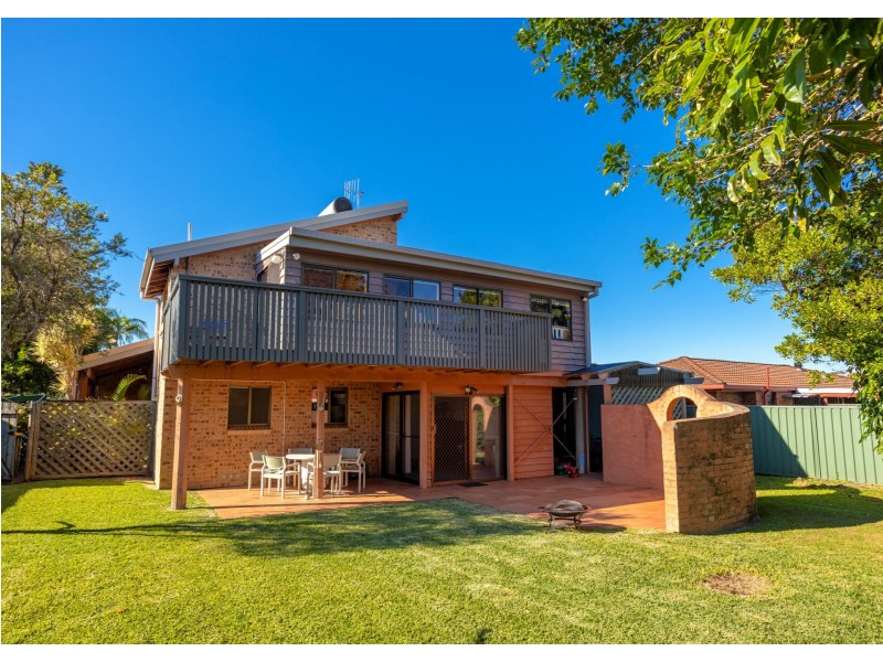 69 Waterman Street, Old Bar NSW 2430