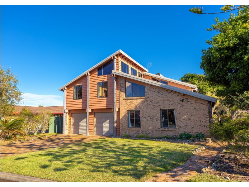 69 Waterman Street, Old Bar NSW 2430