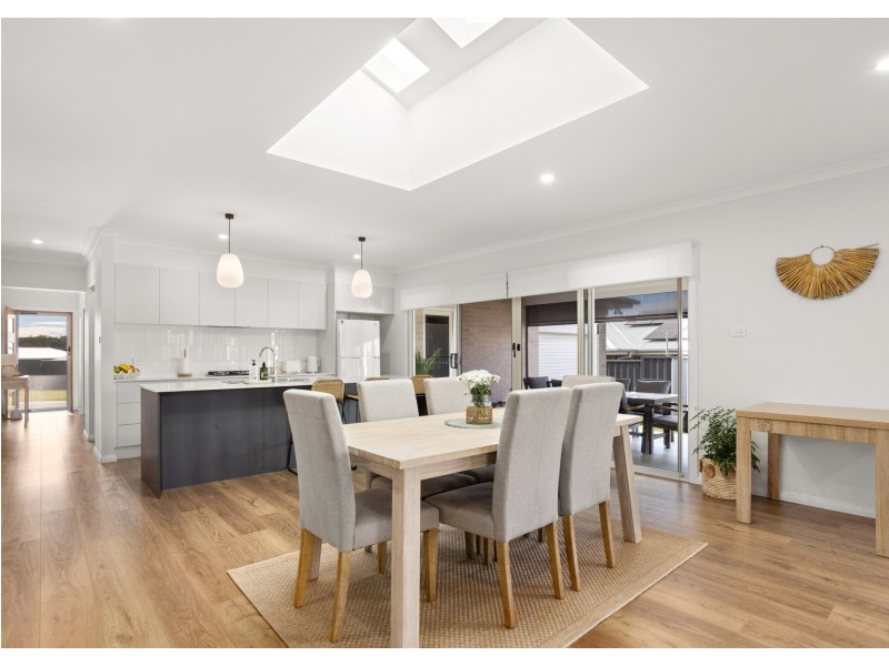 6 Auvergne Way, Old Bar NSW 2430