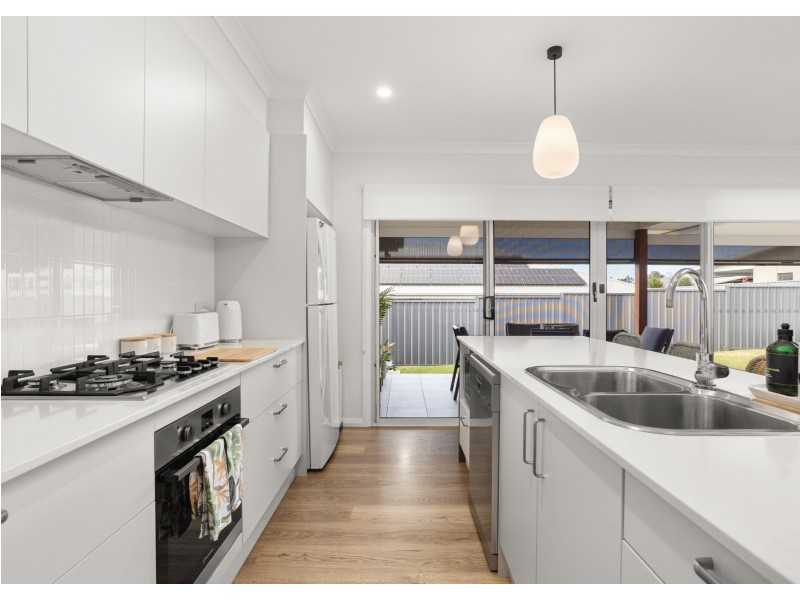 6 Auvergne Way, Old Bar NSW 2430