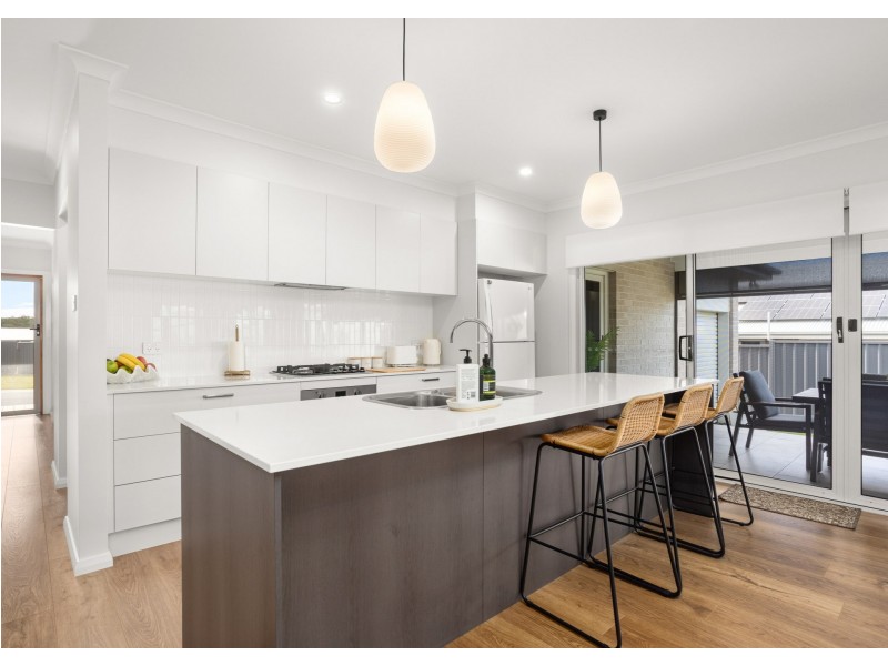 6 Auvergne Way, Old Bar NSW 2430