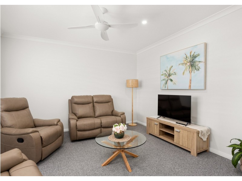 6 Auvergne Way, Old Bar NSW 2430