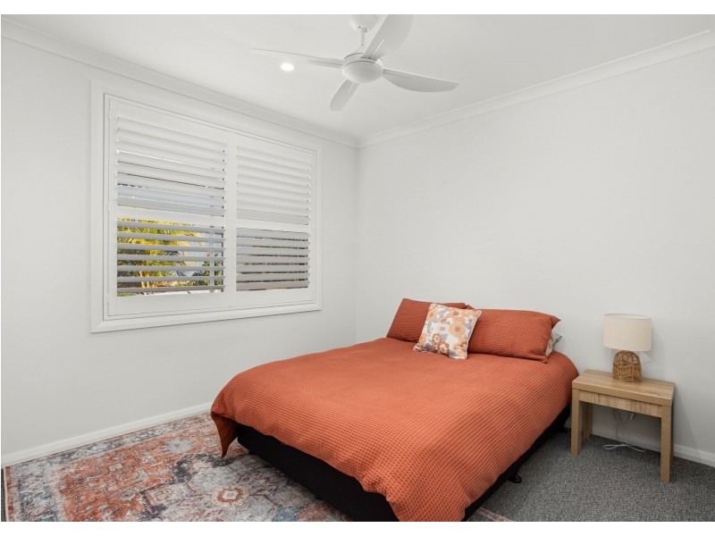 6 Auvergne Way, Old Bar NSW 2430