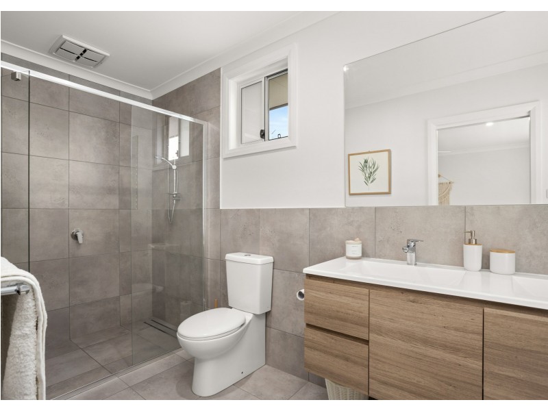 6 Auvergne Way, Old Bar NSW 2430