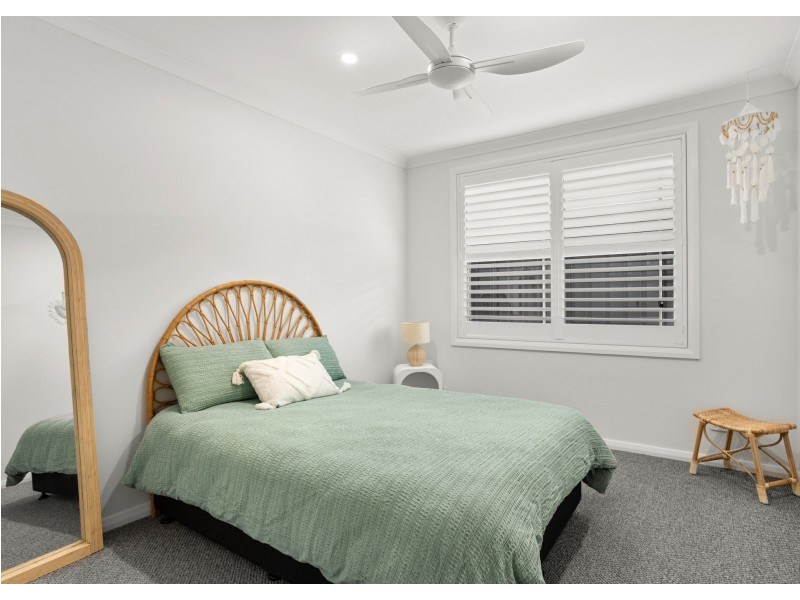 6 Auvergne Way, Old Bar NSW 2430