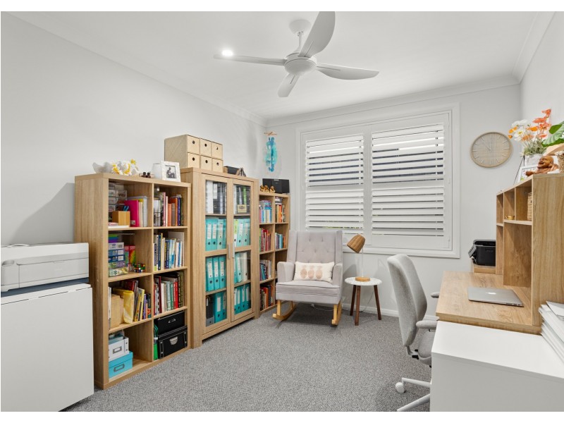 6 Auvergne Way, Old Bar NSW 2430
