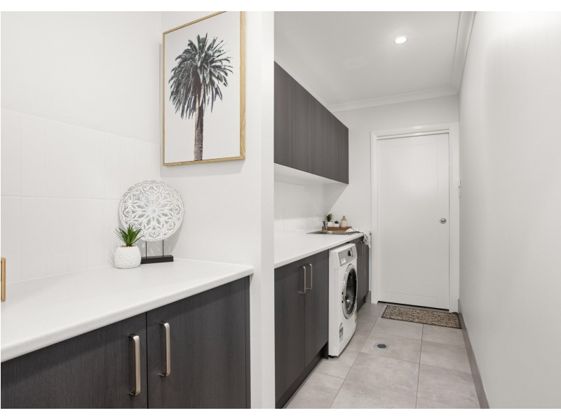 6 Auvergne Way, Old Bar NSW 2430