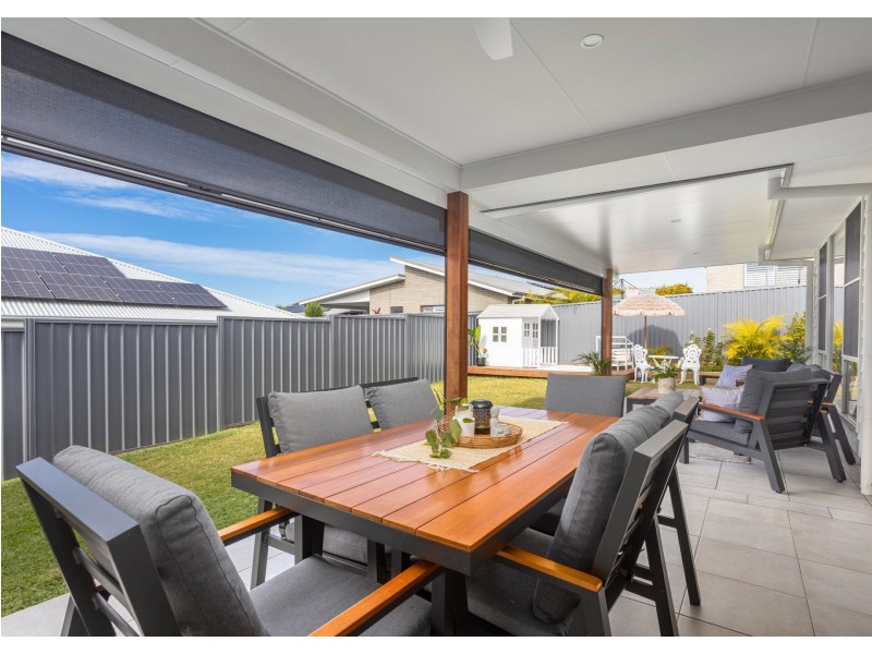 6 Auvergne Way, Old Bar NSW 2430