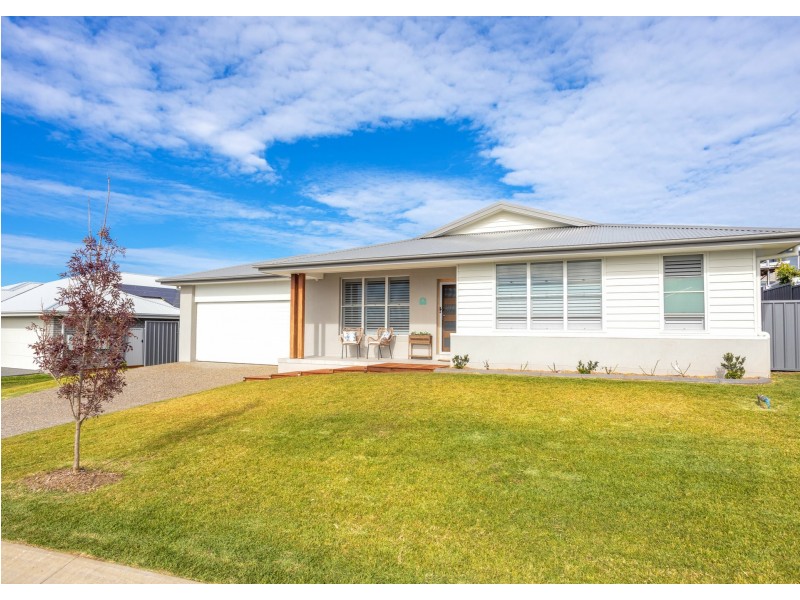 6 Auvergne Way, Old Bar NSW 2430