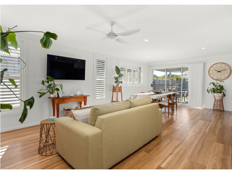 68 Albatross Way, Old Bar NSW 2430