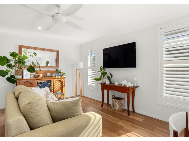 68 Albatross Way, Old Bar NSW 2430