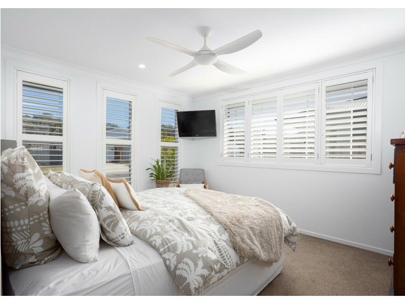 68 Albatross Way, Old Bar NSW 2430