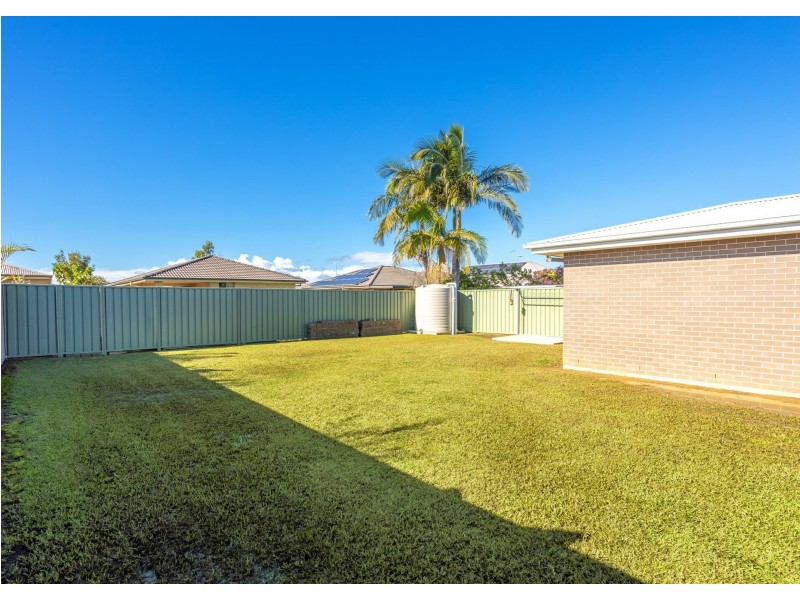 68 Albatross Way, Old Bar NSW 2430