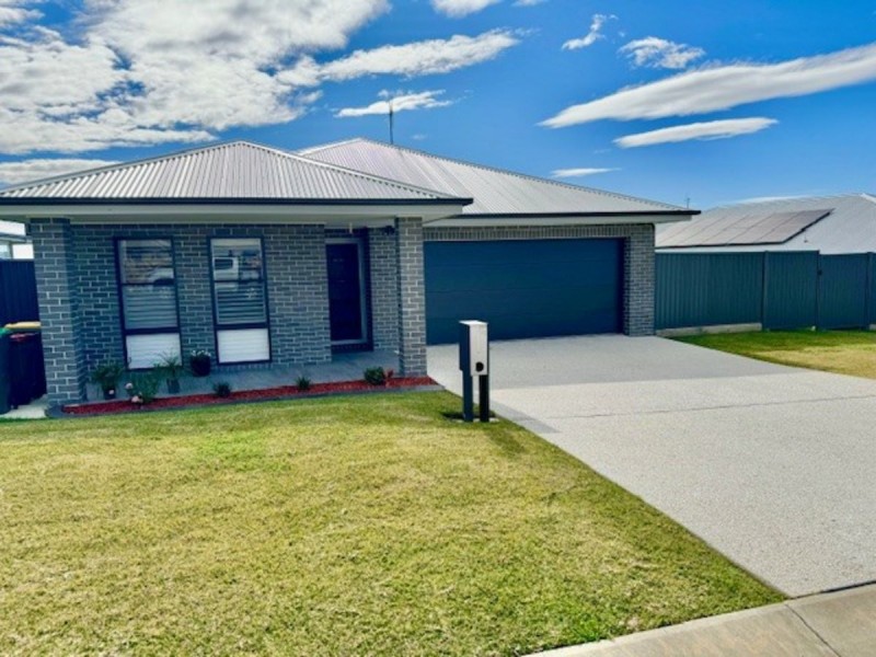 5 Auvergne Way, Old Bar NSW 2430