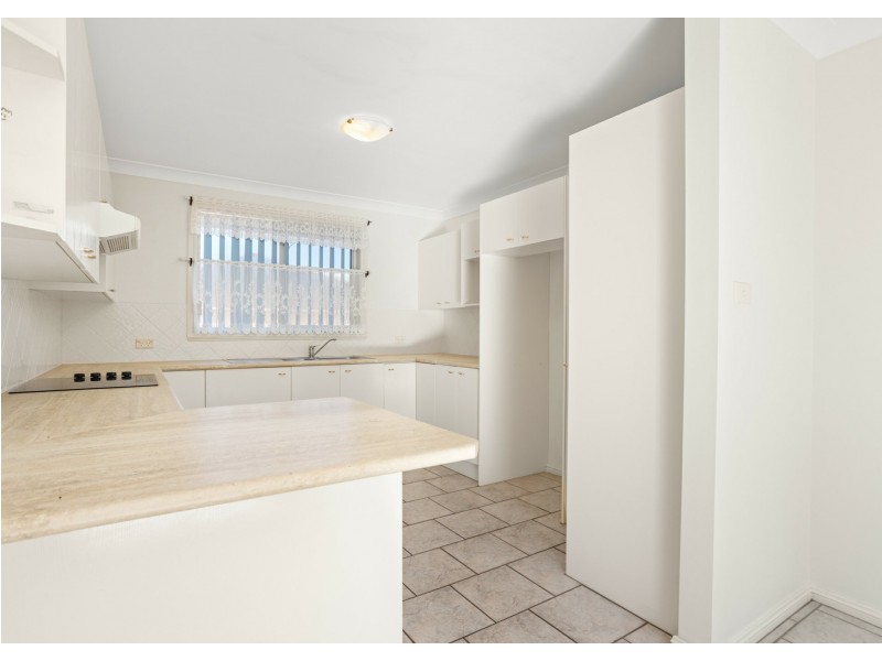 1 Gannet Crescent, Old Bar NSW 2430