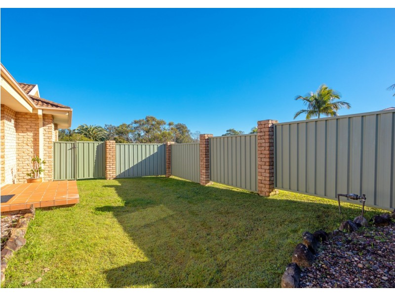1 Gannet Crescent, Old Bar NSW 2430