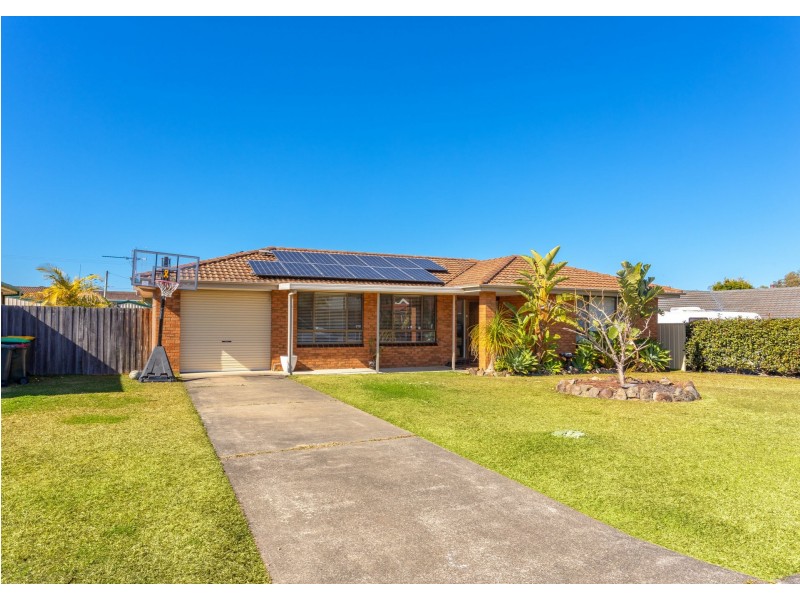 8 Joel Drive, Old Bar NSW 2430