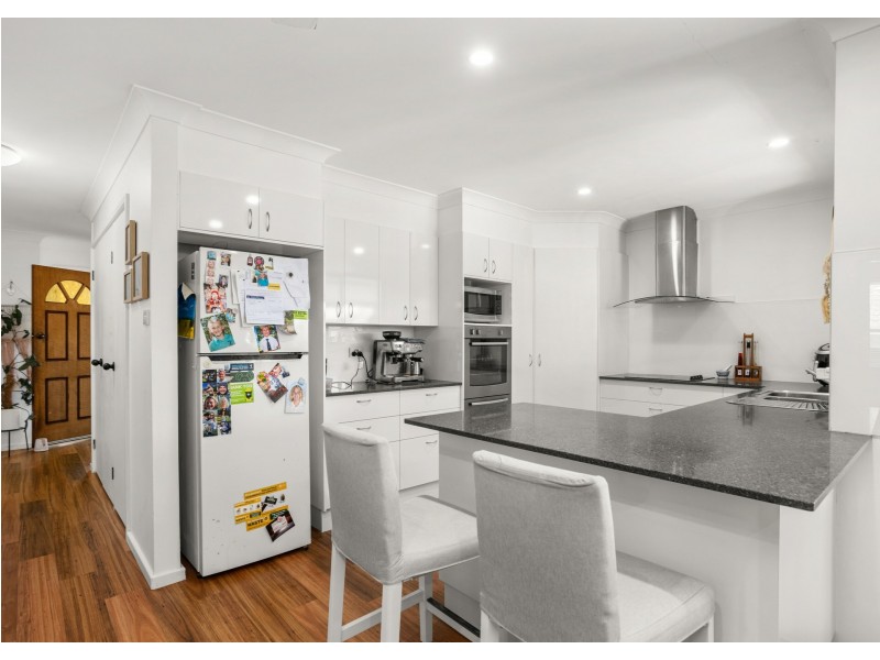 8 Joel Drive, Old Bar NSW 2430