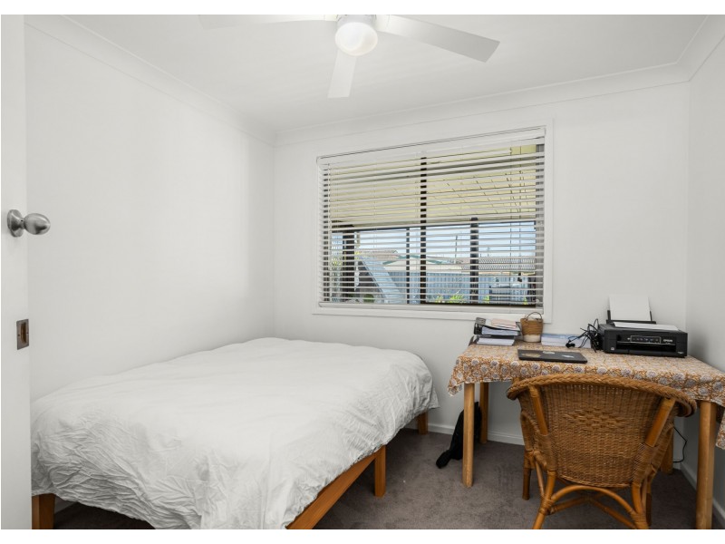 8 Joel Drive, Old Bar NSW 2430