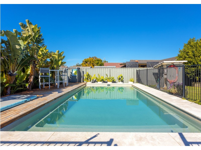 8 Joel Drive, Old Bar NSW 2430