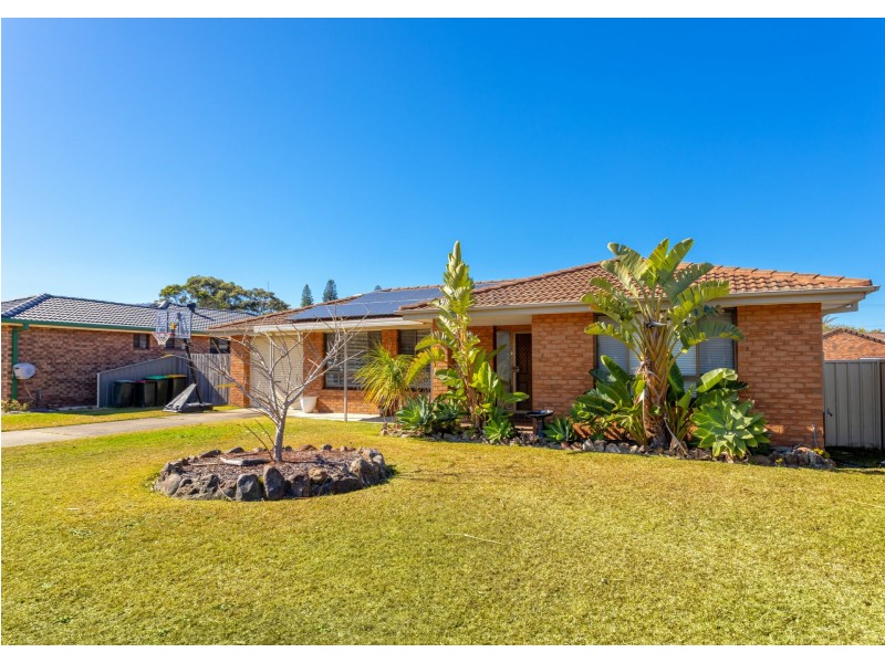 8 Joel Drive, Old Bar NSW 2430
