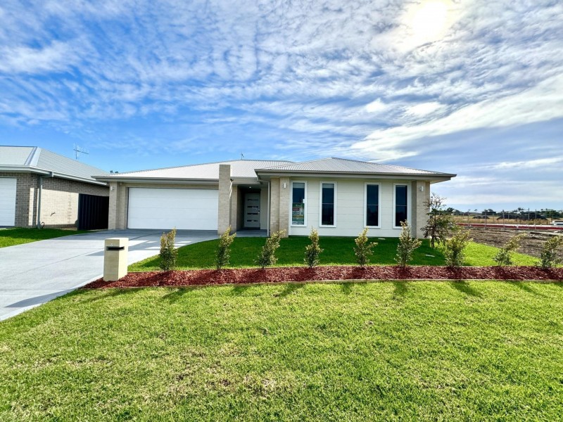 5 Peony Avenue, Old Bar NSW 2430