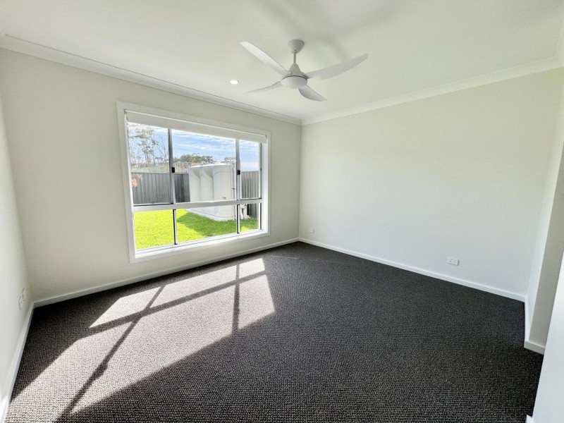 5 Peony Avenue, Old Bar NSW 2430