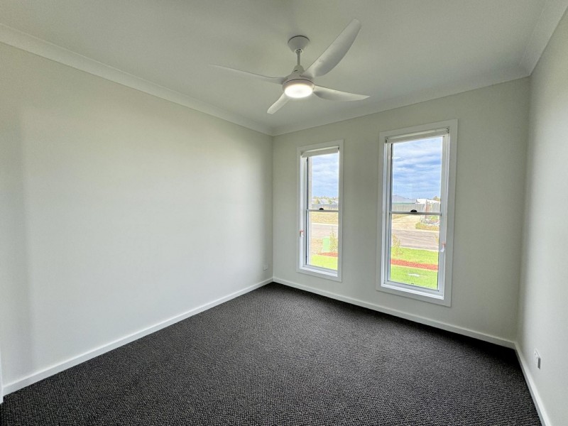 5 Peony Avenue, Old Bar NSW 2430