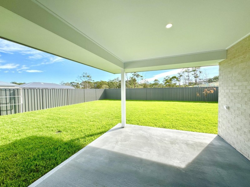 5 Peony Avenue, Old Bar NSW 2430