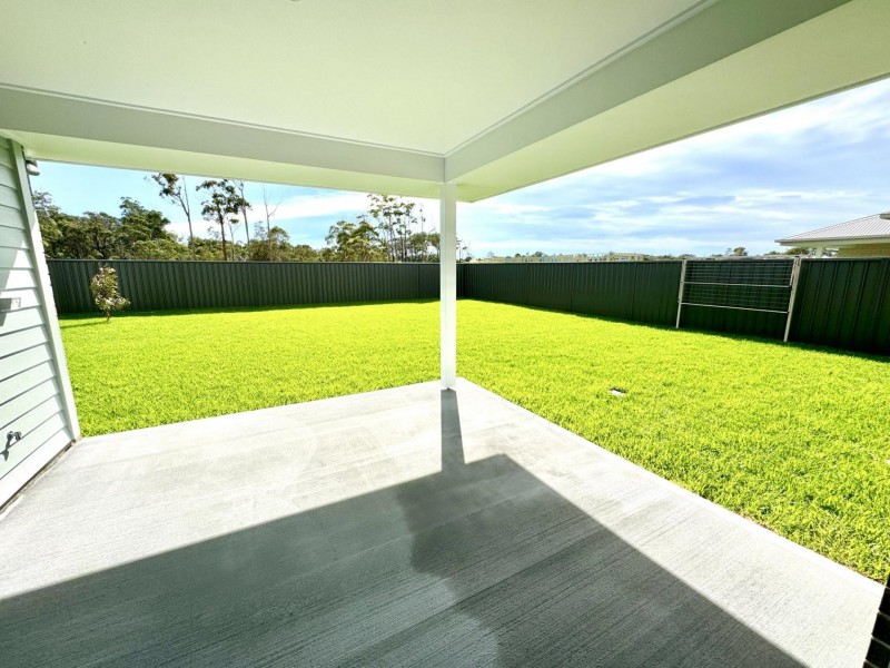 3 Peony Avenue, Old Bar NSW 2430