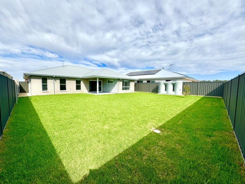 3 Peony Avenue, Old Bar NSW 2430