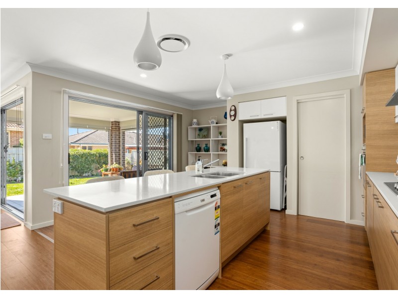 16 Suni Drive, Old Bar NSW 2430