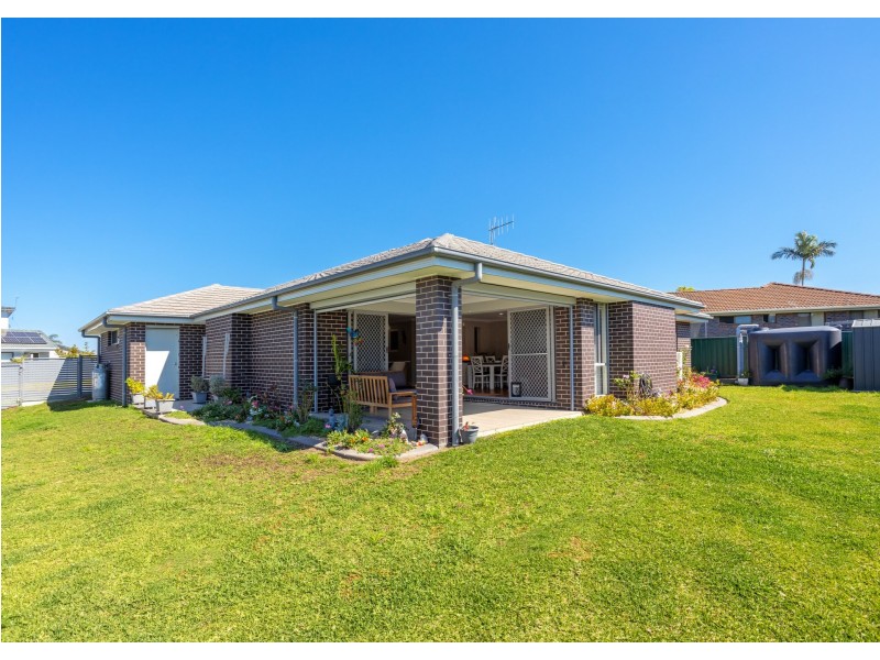 16 Suni Drive, Old Bar NSW 2430