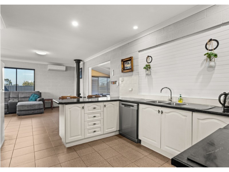 70 Wyden Street, Old Bar NSW 2430