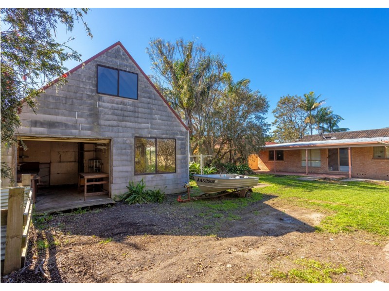 11 Oceanic Place, Old Bar NSW 2430