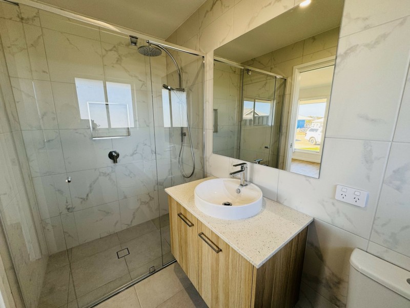 5 Surf Close, Old Bar NSW 2430