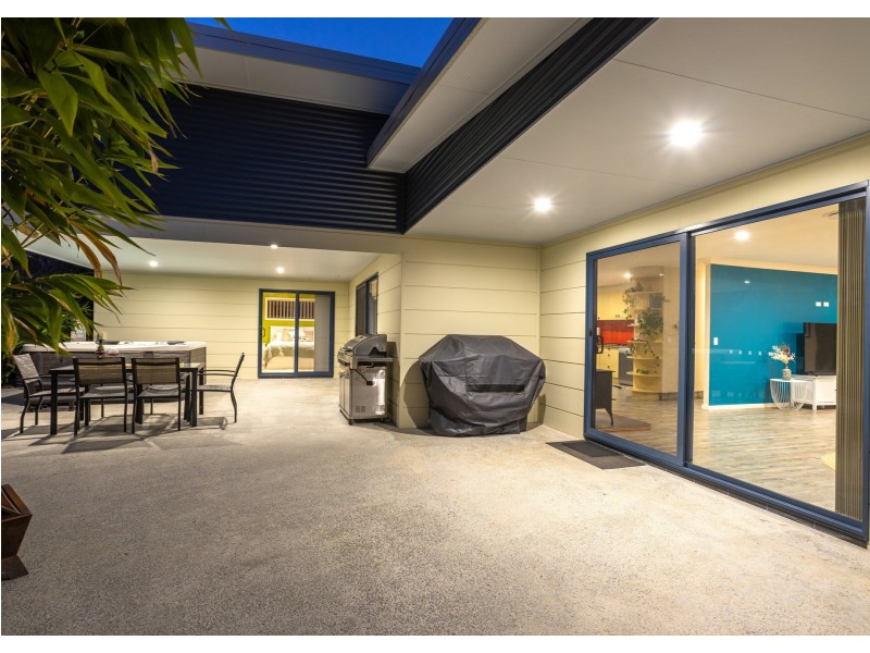 132 Heron Road, Old Bar NSW 2430