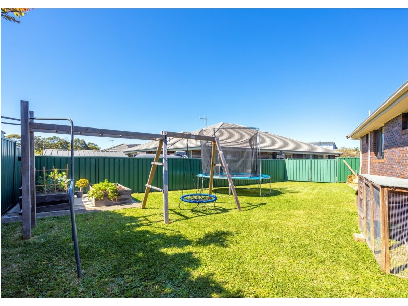 18 Suni Drive, Old Bar NSW 2430