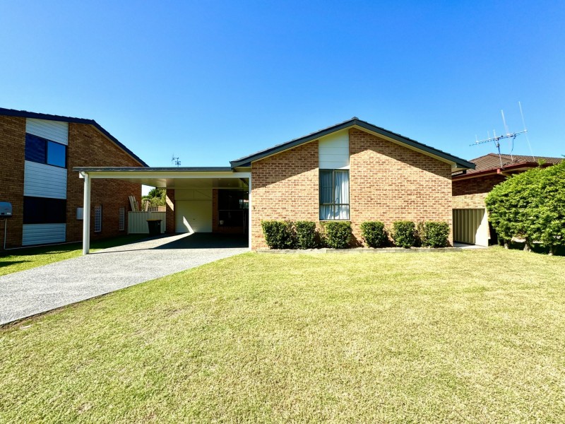 9 Lawson Crescent, Taree NSW 2430