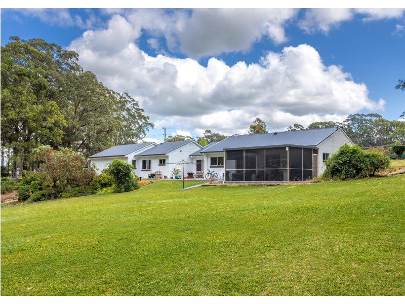 13 Rainforest Drive, Mitchells Island NSW 2430