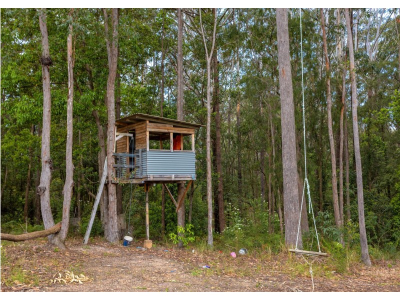 13 Rainforest Drive, Mitchells Island NSW 2430