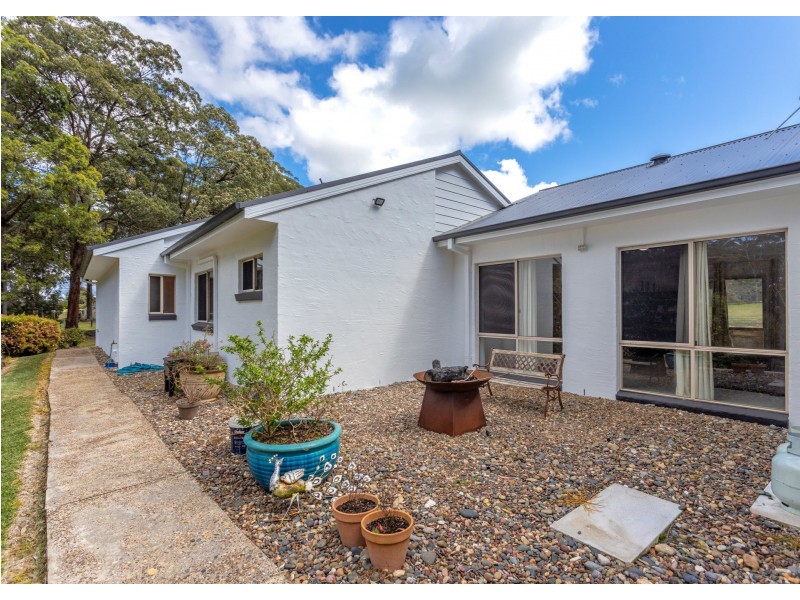 13 Rainforest Drive, Mitchells Island NSW 2430